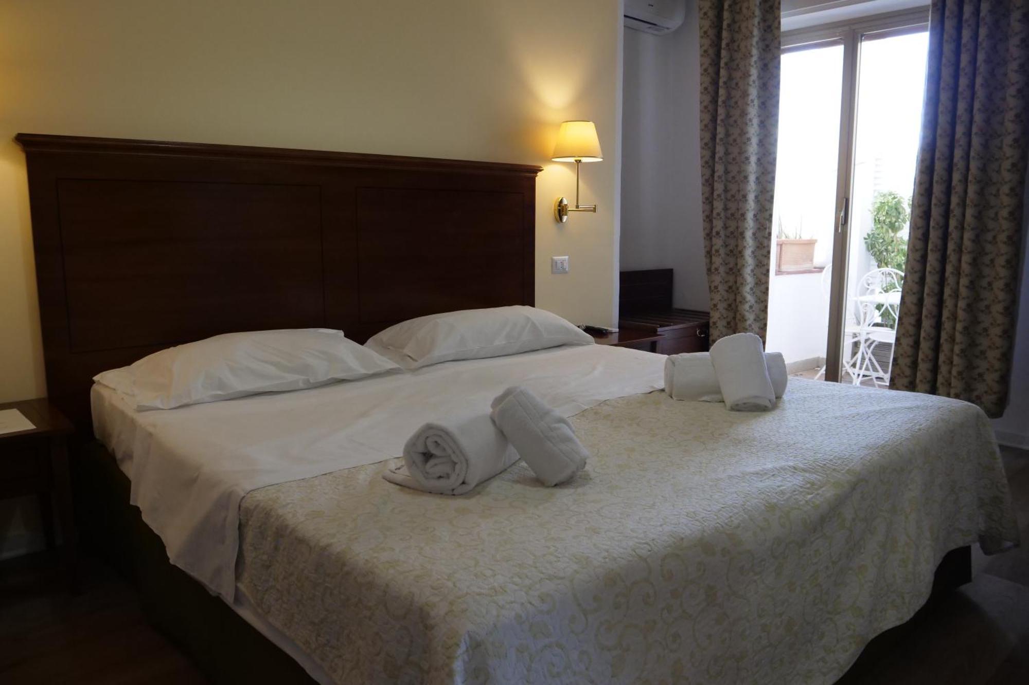 Hotel Elios Tao ตาออร์มินา ภายนอก รูปภาพ